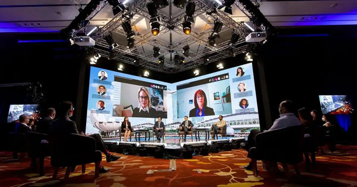 Choosing the Right Virtual Event Format: Webinar, Conference, or Hybrid
